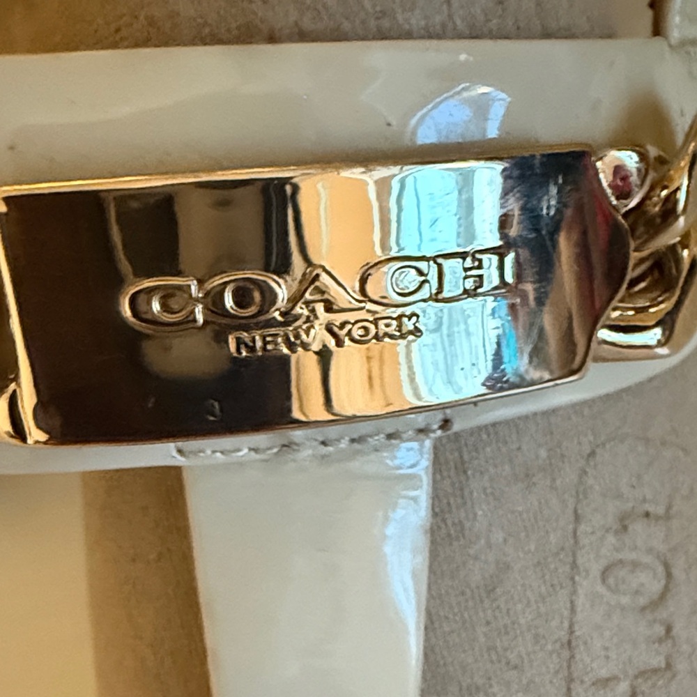 Coach Caterine patent leather Beige and Cream Sandals with Gold Details - Picture 2 of 11